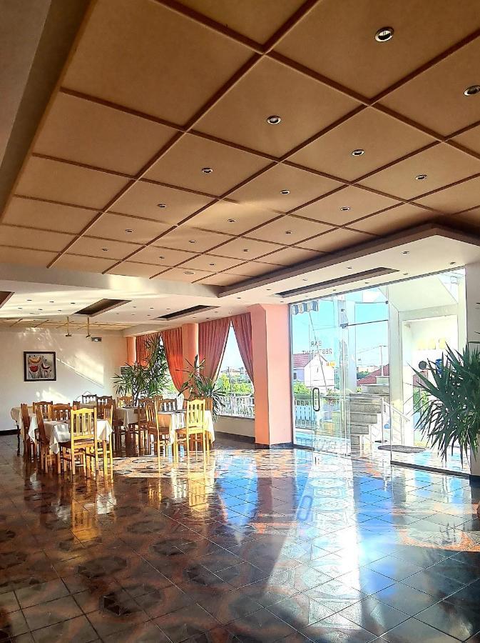 Nicola Hotel *